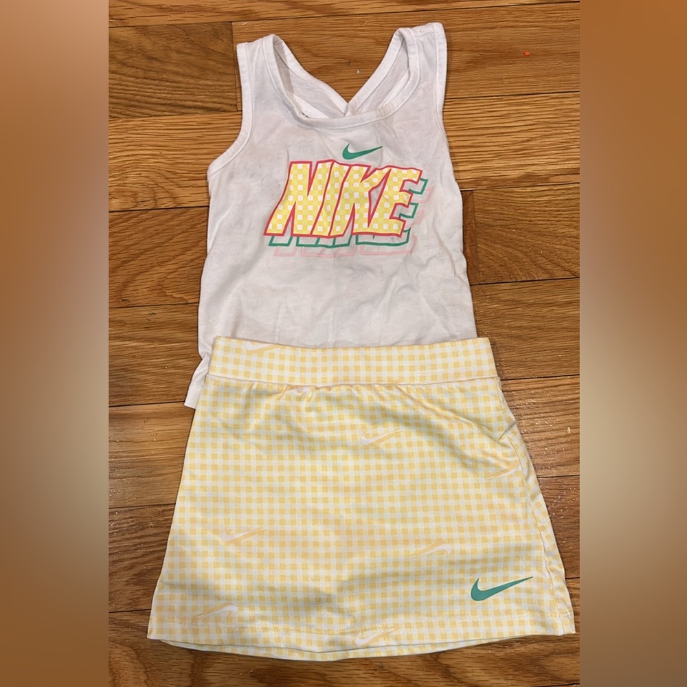 Nike White and Yellow Checkered Outfit